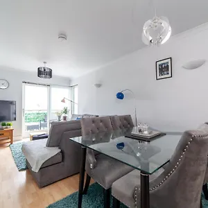  Apartment Stylish Chic Retreat: 1-bed, Near Canary Wharf United Kingdom